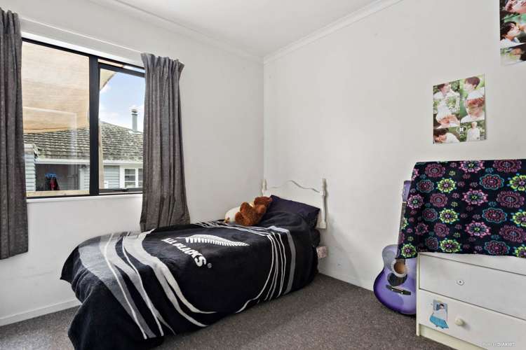 17 Don Buck Road Massey_12