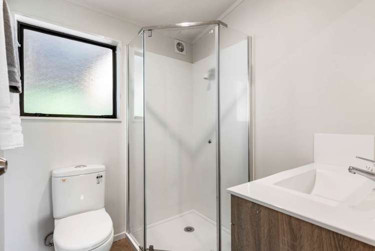 2/81 Fairclough Road Beach Haven_10