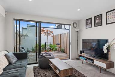 2/24 Devonport Lane_3