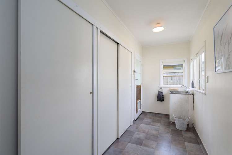 23 Neale Avenue Stoke_24