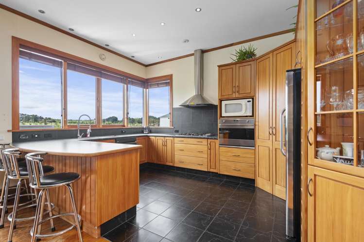 516 Valley Road Papatawa_19