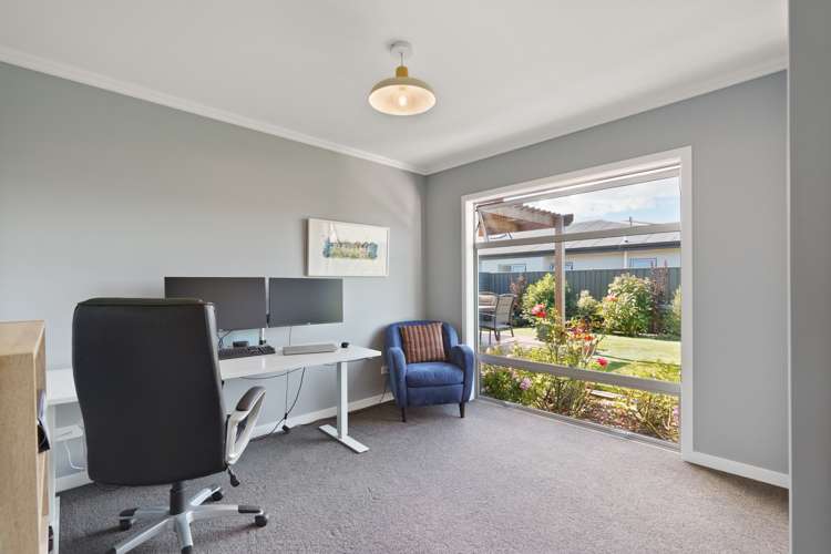 9 Drovers Way Frimley_13