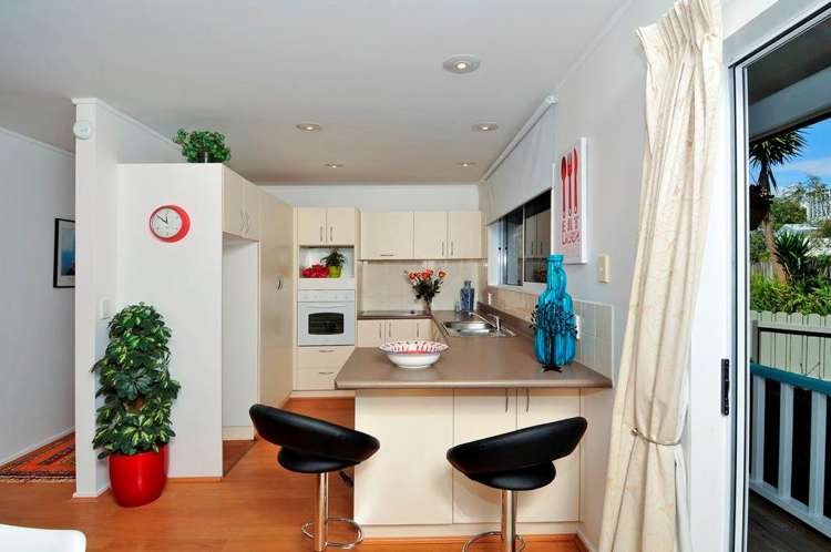 253 Royal Road Massey_7