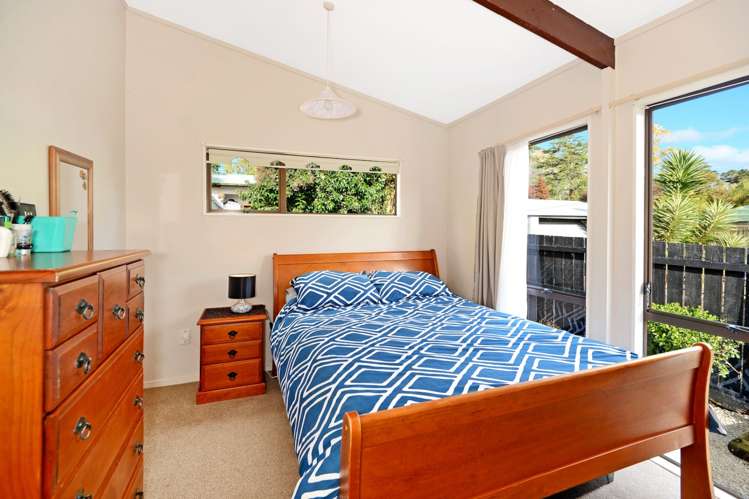 2/180 Henderson Valley Road Henderson_13