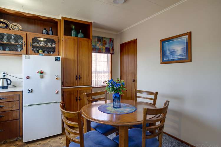 2/105 Le Cren Street Seaview_5