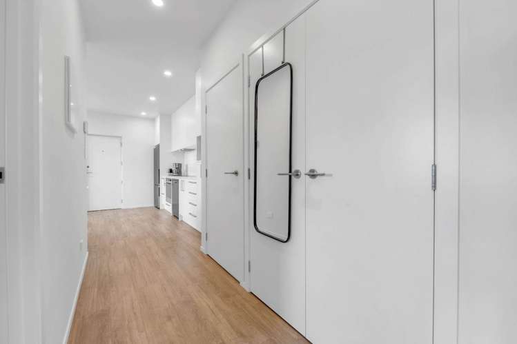 Hinaki Street Pt England_8