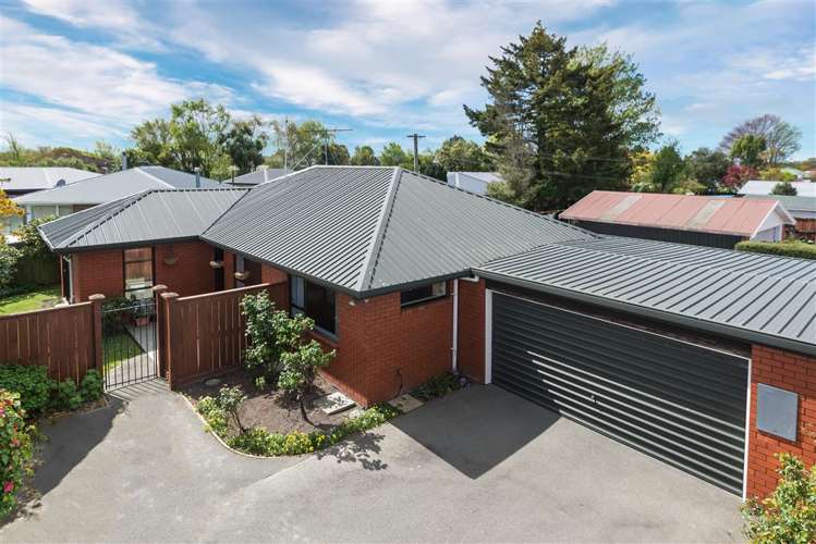 2/70 Staveley Street_0