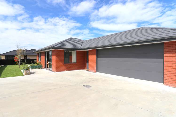 213 Queens Drive Windsor_24