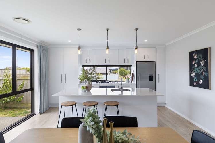 202 Pacific Drive Fitzherbert_1