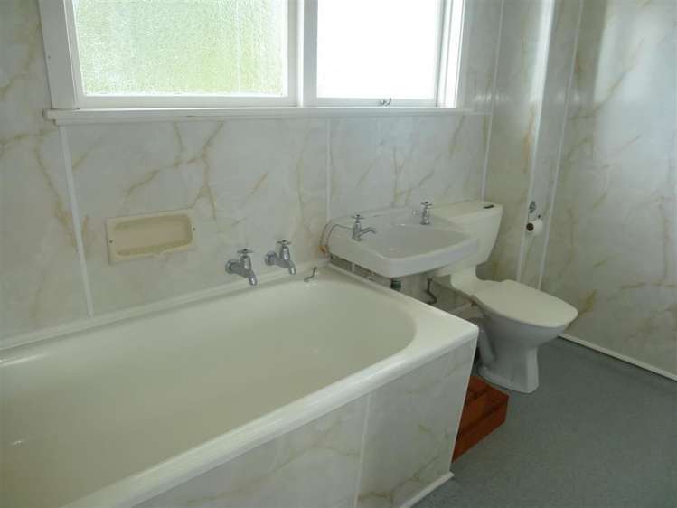 38 Devon Crescent Bulls_9