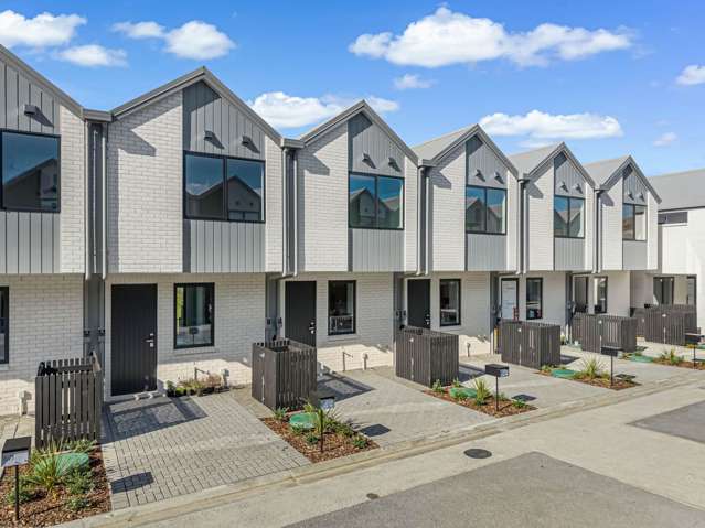 Park Front, Brand New Quality 2 Bedrooms!