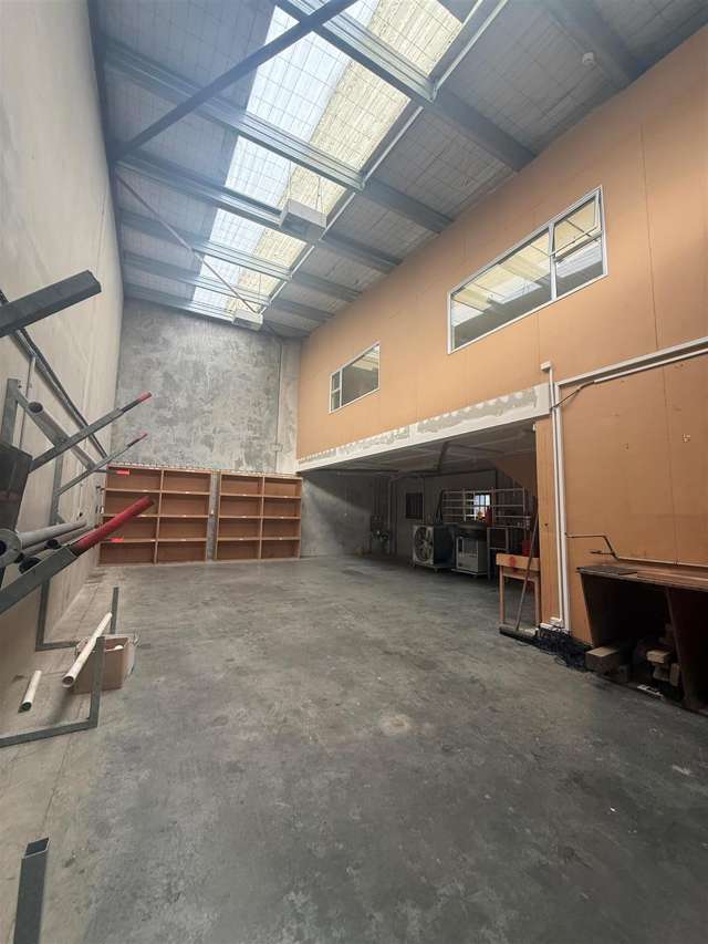 Unit 1, 98 Main Road Tawa_1