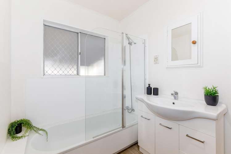 1/2 Matthews Road Wainuiomata_17