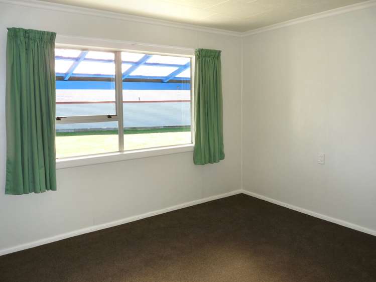 8 Lord Auckland Road Wakefield_13