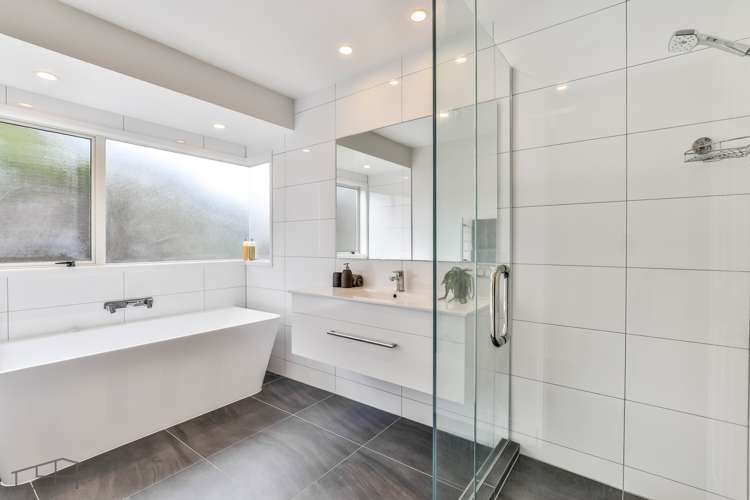 10 Woodfern Crescent Titirangi_19