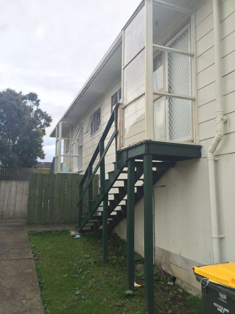 1/11 Frobisher Way Clendon Park_10