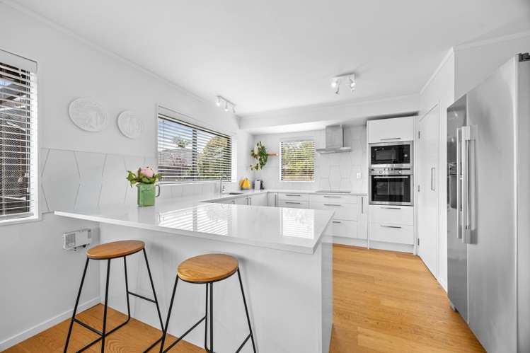 3 Pinewood Grove Botany Downs_2