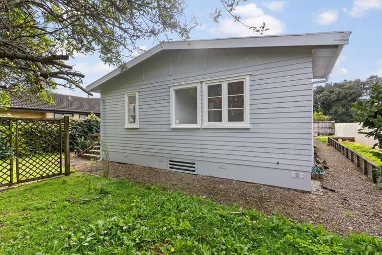 62 Beach Road Pahurehure_6