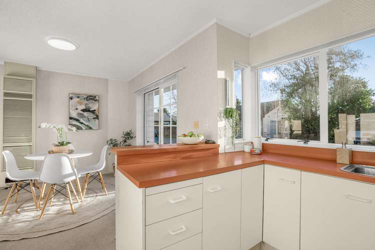 11/169 Whites Line East Waiwhetu_11