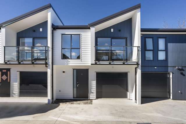 IGNORE CV - Sun-drenched Modern Freehold Living