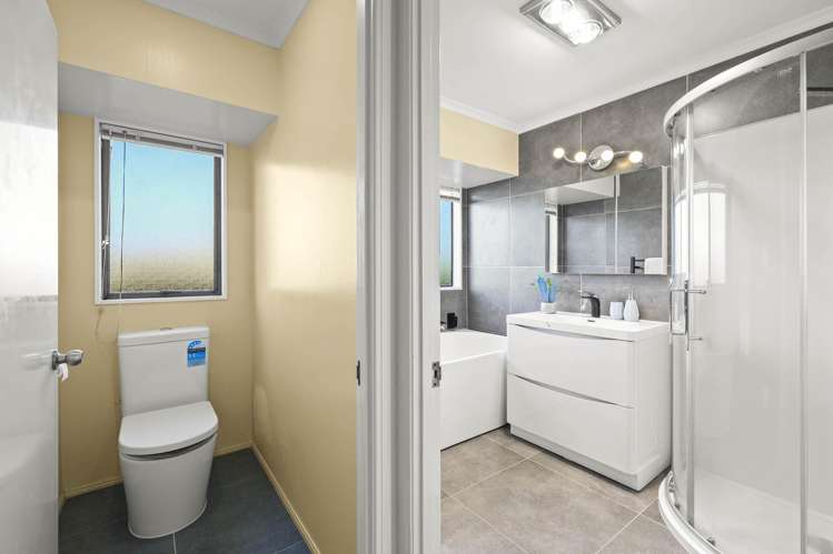 2/20 Beach Road Mellons Bay_19