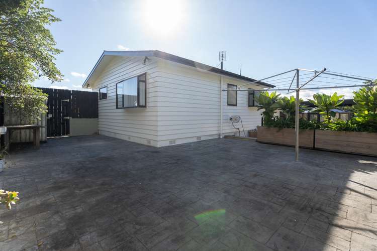 8 Hillview Crescent Paparangi_35