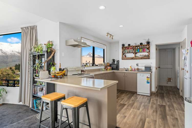 8 Caples Place Fernhill/Sunshine Bay_8