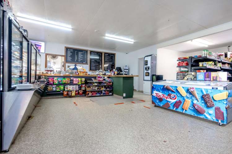 33 Main Road Harihari_34