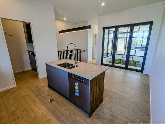 65 Bearing Parade Long Bay_3