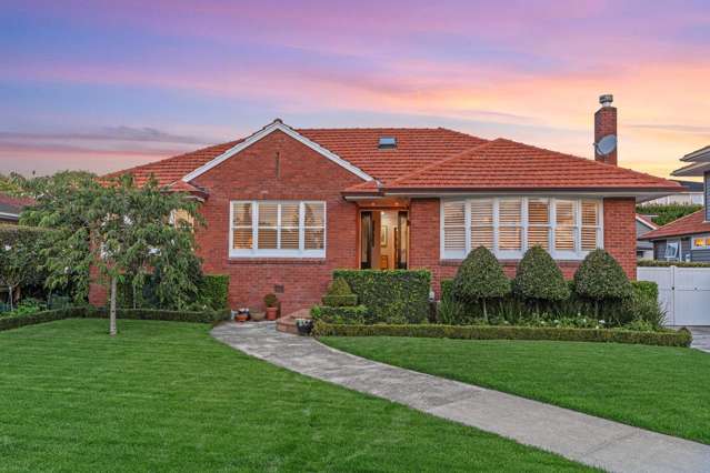 Refined character living | triple Grammar prestige