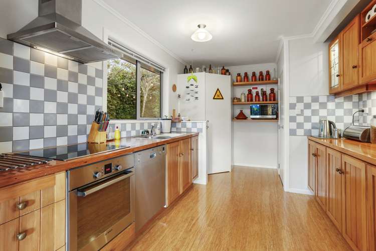 274 Glengarry Road Glen Eden_11