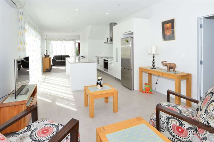 3 Couldrey Crescent Red Beach_4