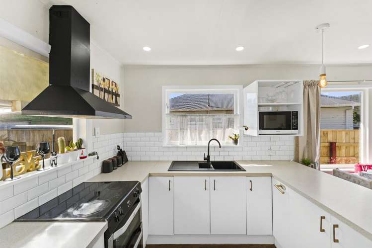 243 Wellington Road Wainuiomata_3