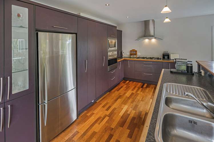 20a Oliver Twist Avenue Mellons Bay_6