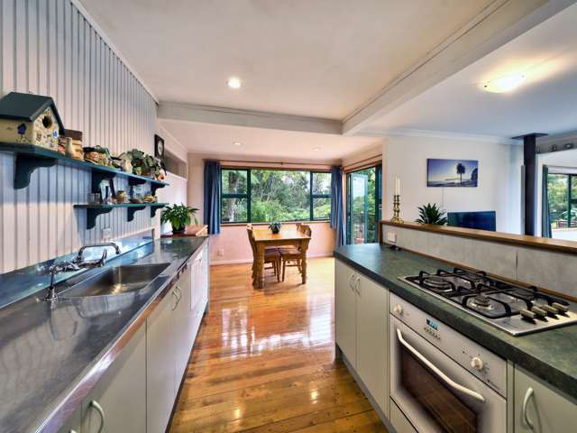 864 West Coast Road Waiatarua_3