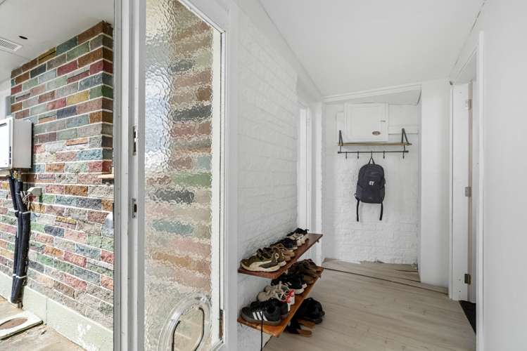 587 Queen Street East Levin_15