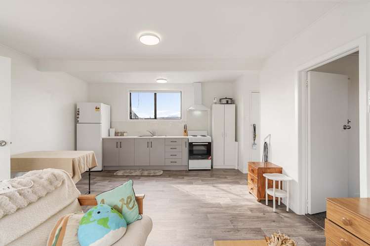 13 & 13A Lee Road Hannahs Bay_16