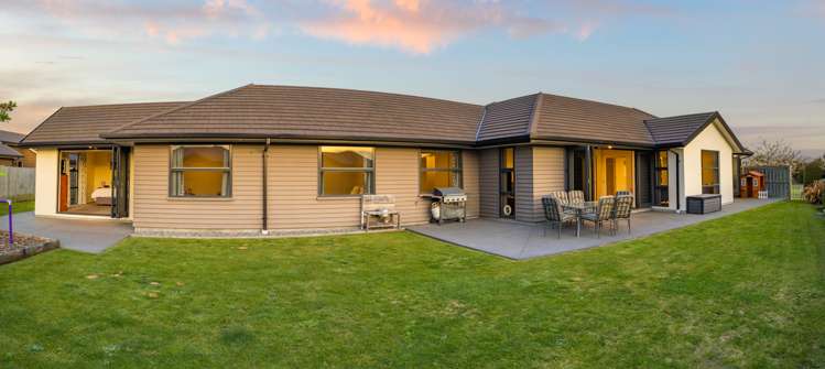 2 Flaxon Place Burwood_23