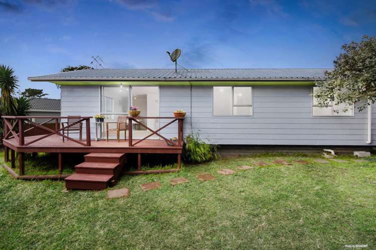 2/73a Flanshaw Road Te Atatu South_0