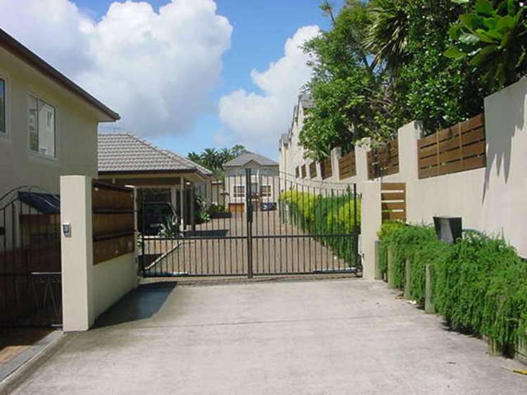 1/57 Gladstone Road Northcote_1