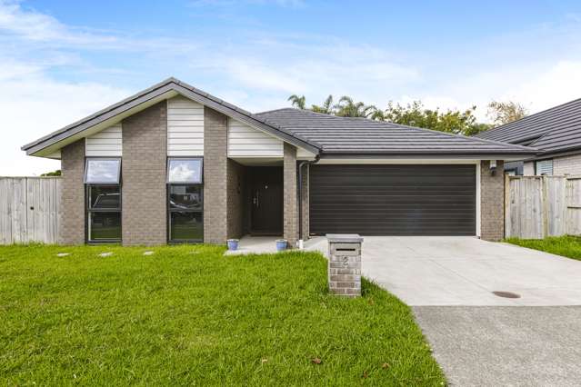 LIVE THE DREAM IN WAIATA SHORES