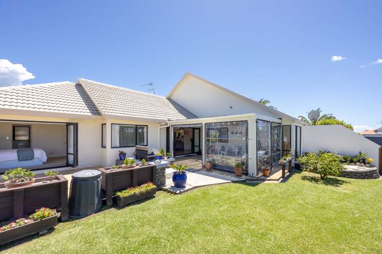 5 Alec Craig Way Gulf Harbour_26