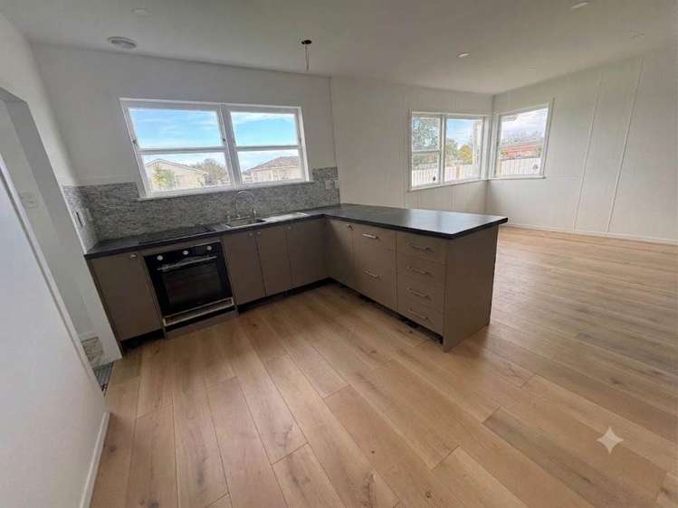 44 Convair Crescent Mangere_1