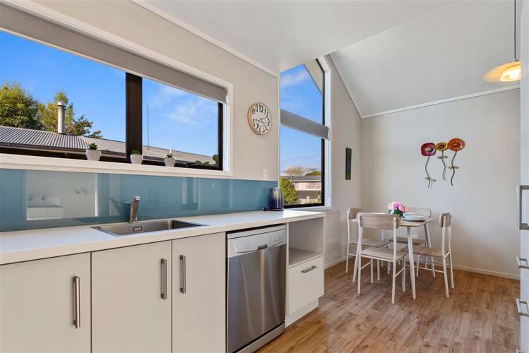 10 Chaucer Place Owhata_8