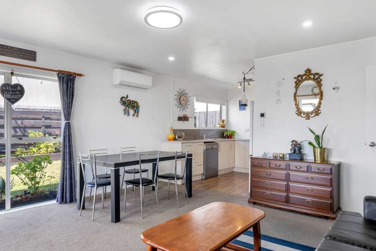 2/56 Archibald Road Kelston_11