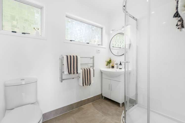 2/6 Oruamo Place Beach Haven_10