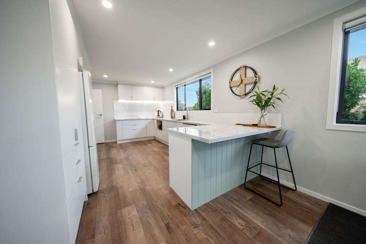 708 Queens Drive Waikiwi_2