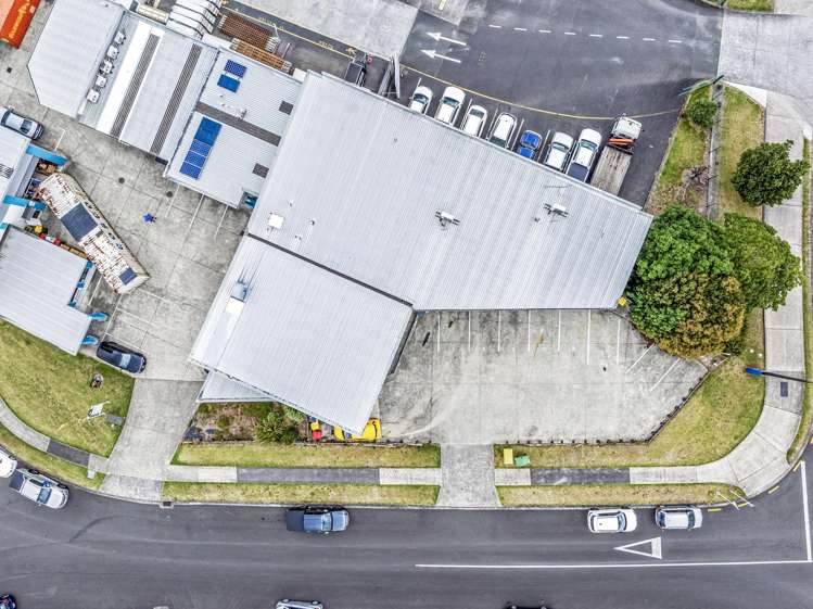 2/1 Tony Street Henderson_17