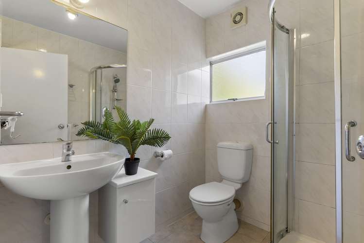 2/5 Goad Crescent Hillsborough_13