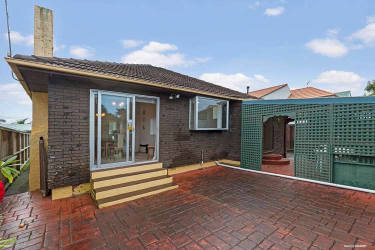 85 Old Lake Road Narrow Neck_13